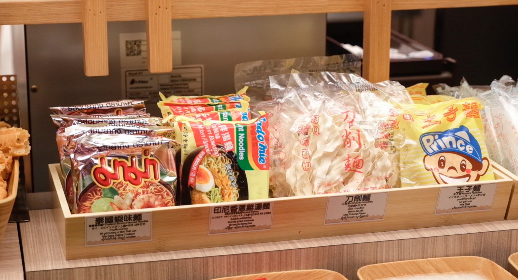 肉之間古亭店 最低$420 滷肉/雞肉/麻油炸蛋/超多種蔬菜火鍋料/哈根達斯/整面酒牆 隨你吃到飽!!!