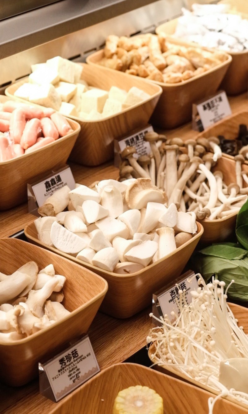 肉之間古亭店 最低$420 滷肉/雞肉/麻油炸蛋/超多種蔬菜火鍋料/哈根達斯/整面酒牆 隨你吃到飽!!!