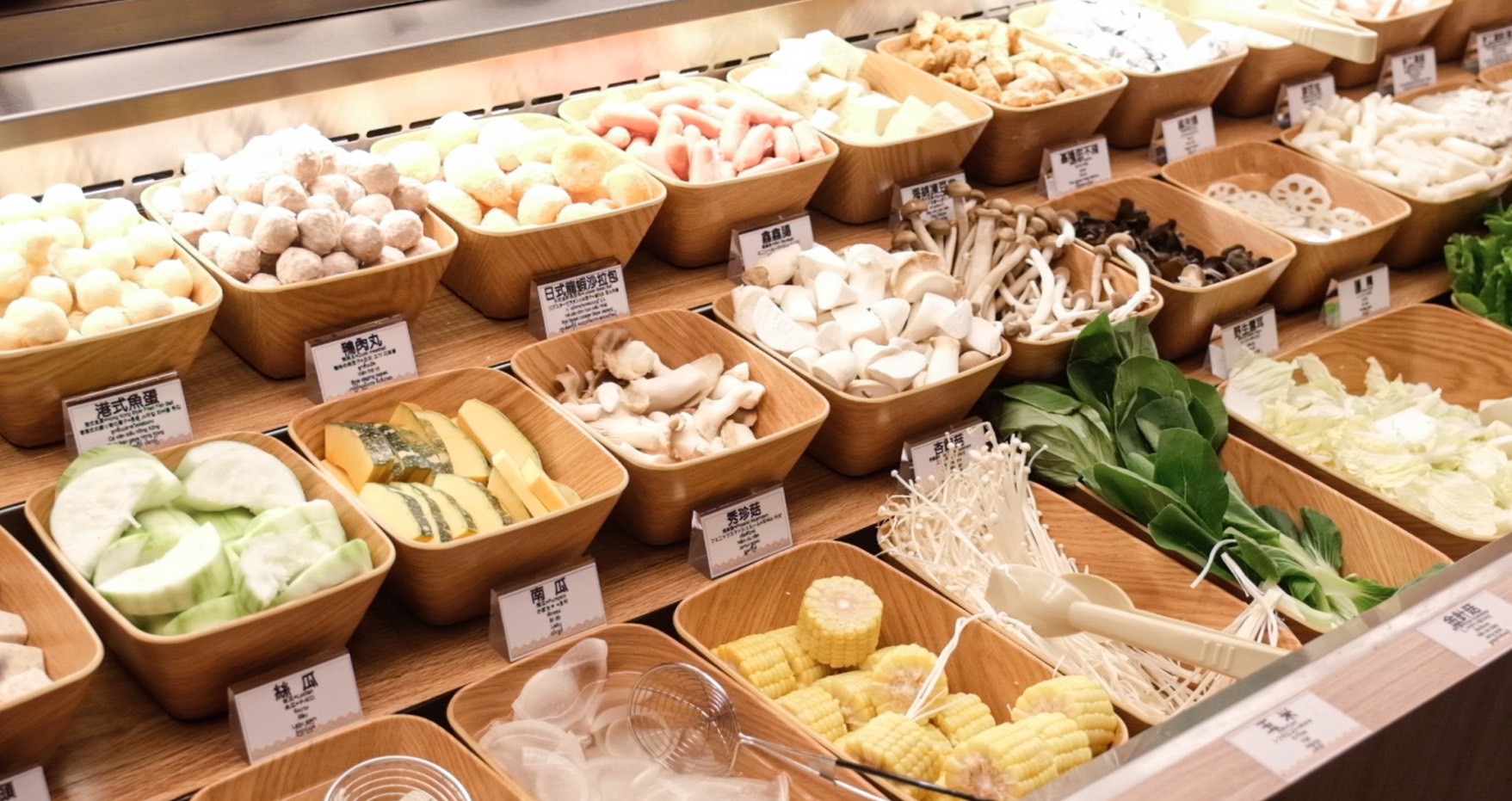 肉之間古亭店 最低$420 滷肉/雞肉/麻油炸蛋/超多種蔬菜火鍋料/哈根達斯/整面酒牆 隨你吃到飽!!!