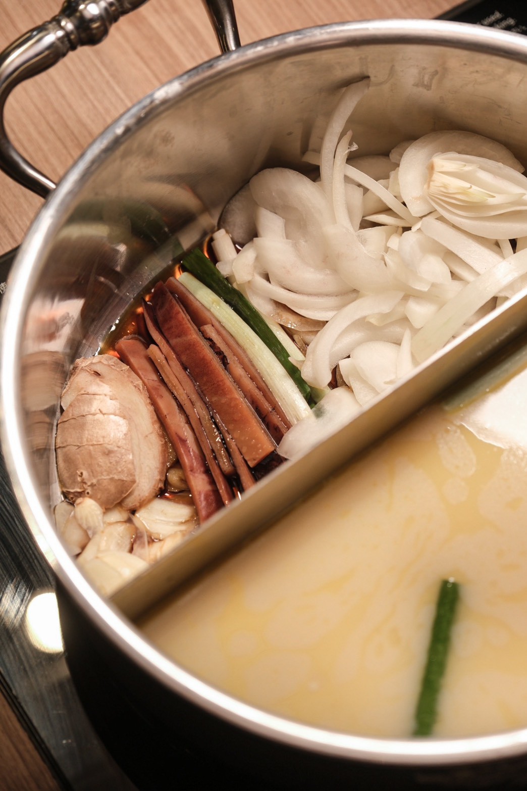 肉之間古亭店 最低$420 滷肉/雞肉/麻油炸蛋/超多種蔬菜火鍋料/哈根達斯/整面酒牆 隨你吃到飽!!!