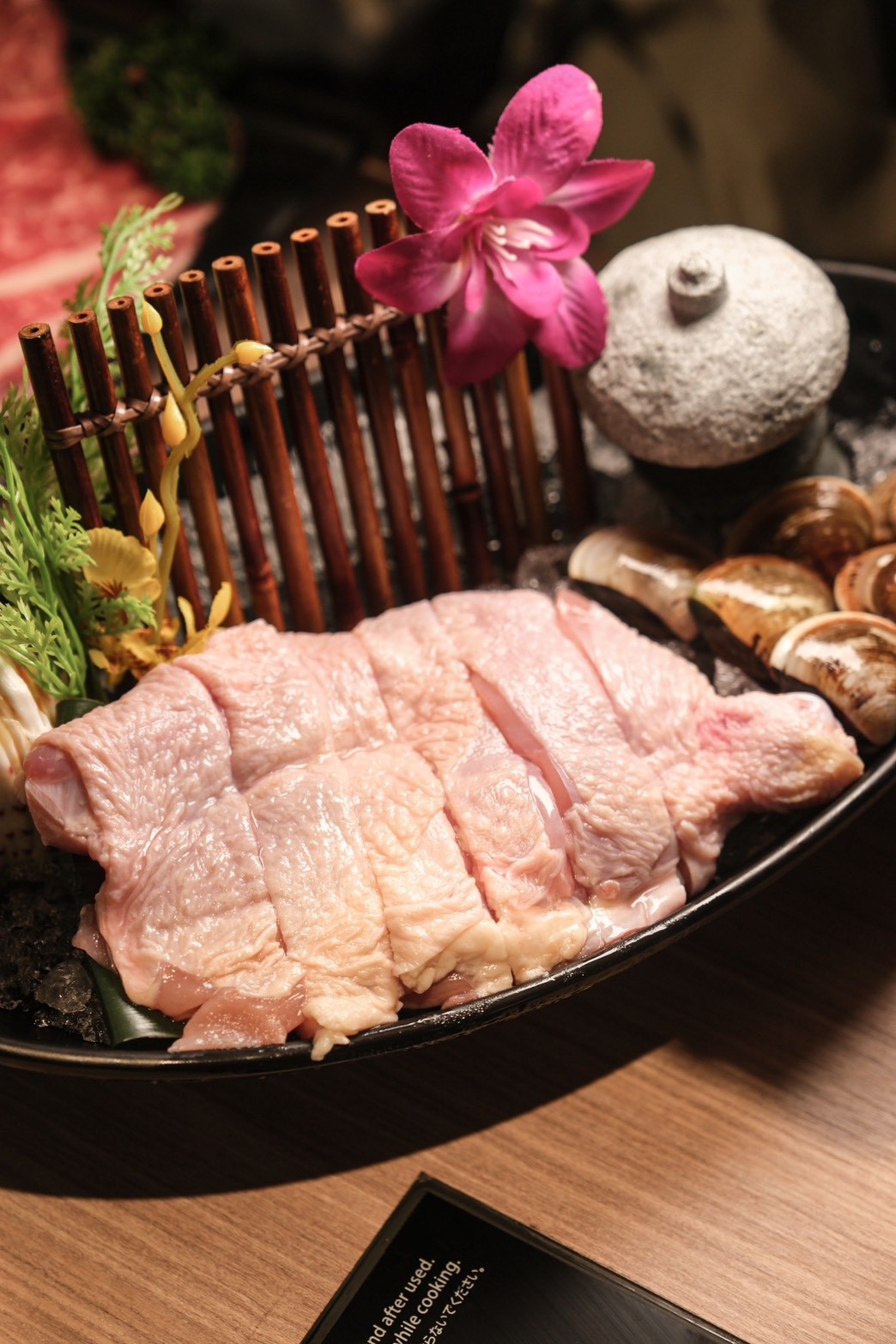 肉之間古亭店 最低$420 滷肉/雞肉/麻油炸蛋/超多種蔬菜火鍋料/哈根達斯/整面酒牆 隨你吃到飽!!!