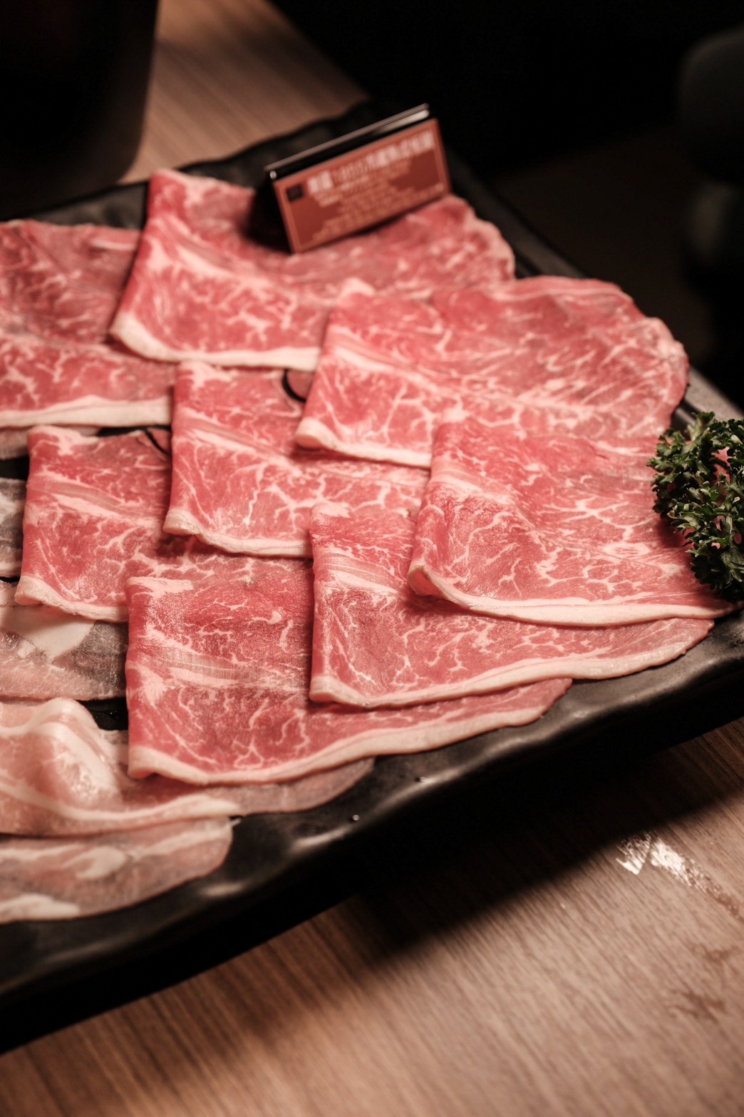 肉之間古亭店 最低$420 滷肉/雞肉/麻油炸蛋/超多種蔬菜火鍋料/哈根達斯/整面酒牆 隨你吃到飽!!!