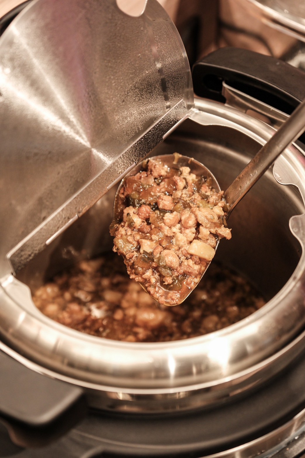 肉之間古亭店 最低$420 滷肉/雞肉/麻油炸蛋/超多種蔬菜火鍋料/哈根達斯/整面酒牆 隨你吃到飽!!!