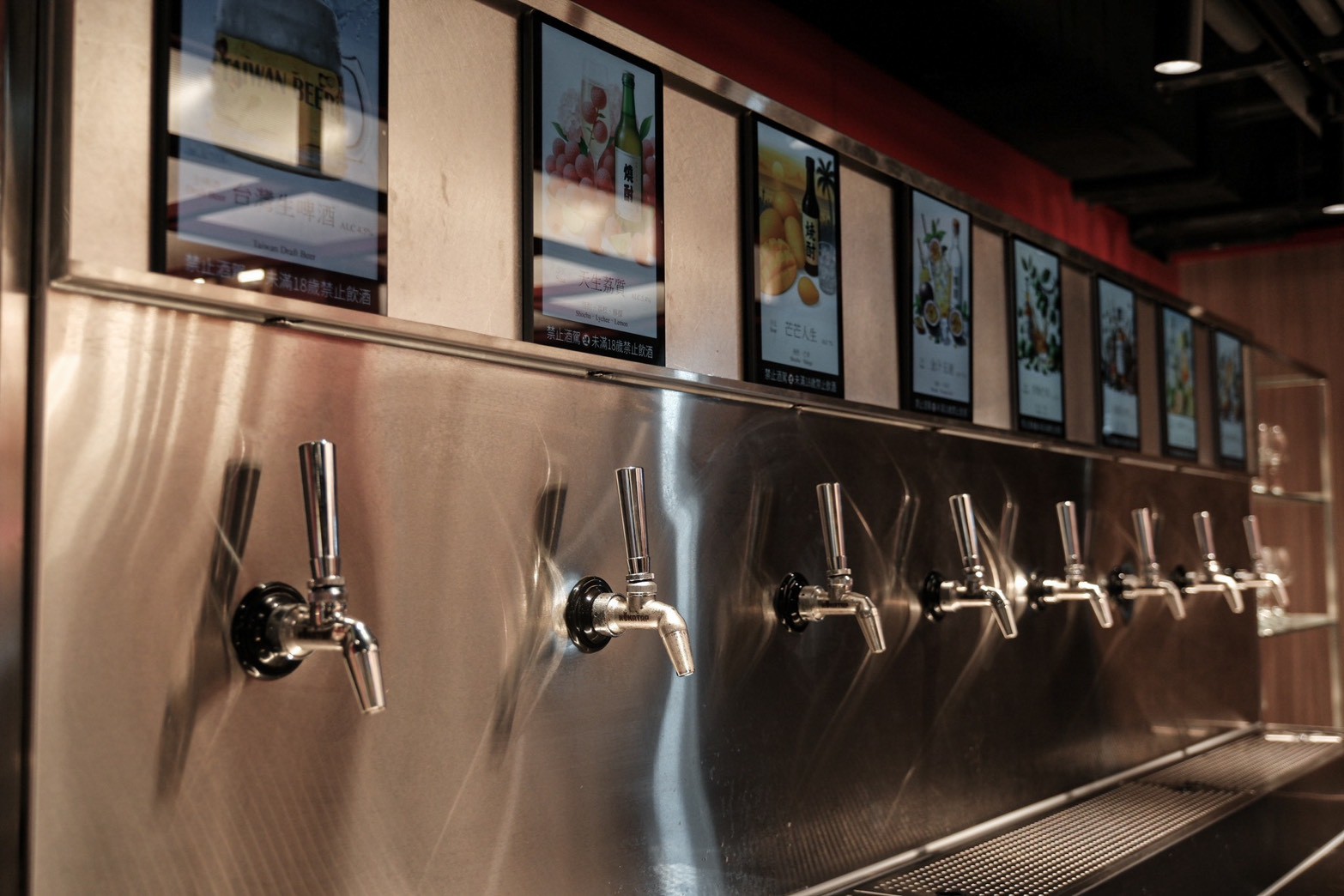 肉之間古亭店 最低$420 滷肉/雞肉/麻油炸蛋/超多種蔬菜火鍋料/哈根達斯/整面酒牆 隨你吃到飽!!!