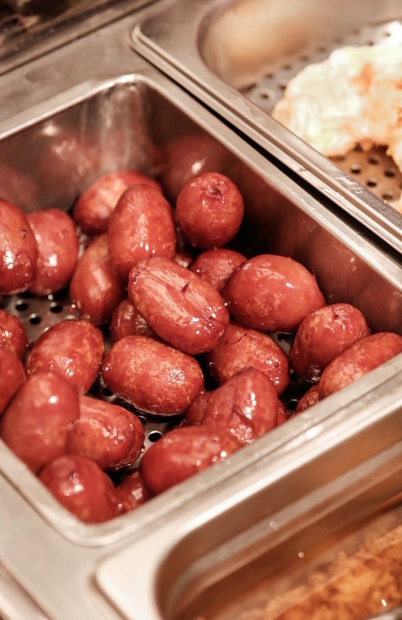 肉之間古亭店 最低$420 滷肉/雞肉/麻油炸蛋/超多種蔬菜火鍋料/哈根達斯/整面酒牆 隨你吃到飽!!!