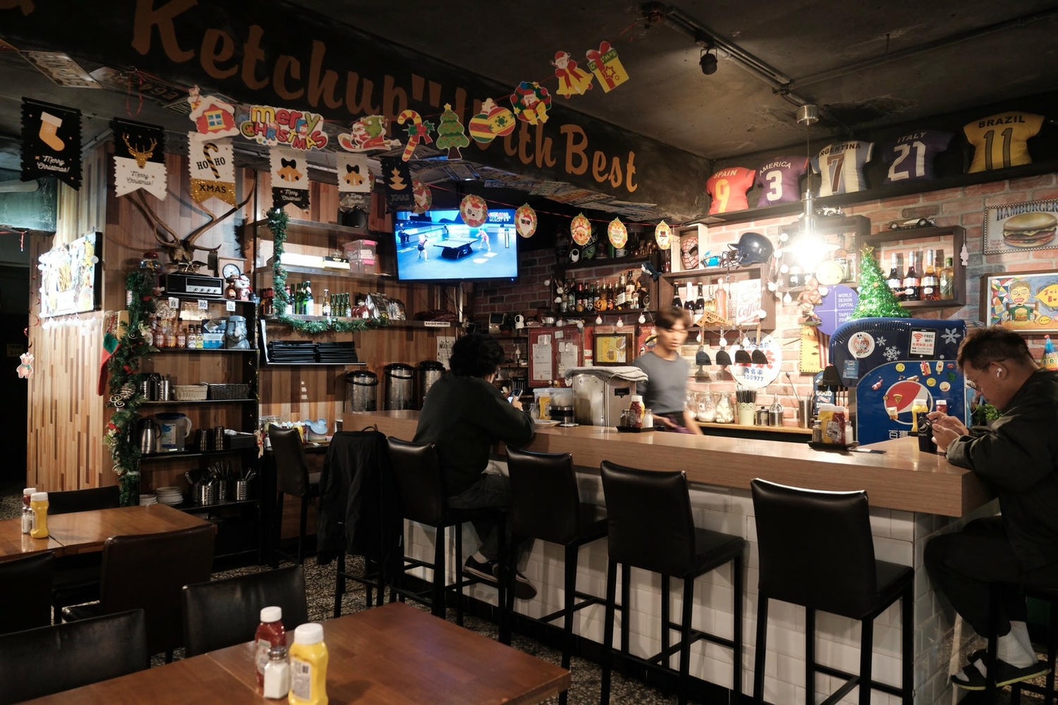 Juicy bun Burger 就是棒美式餐廳 政大餐廳推薦 政大學生沒人不知道的漢堡店！