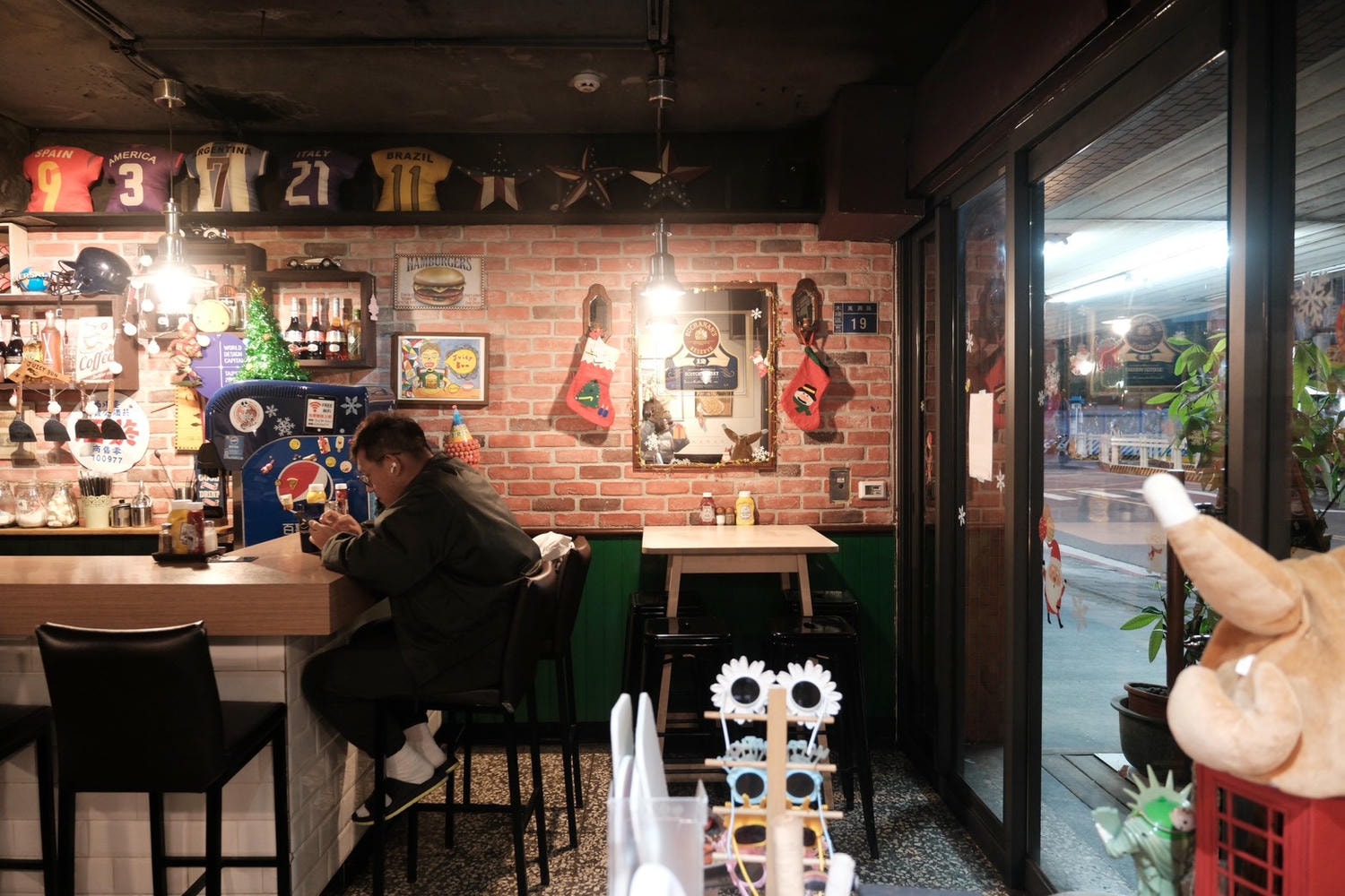 Juicy bun Burger 就是棒美式餐廳 政大餐廳推薦 政大學生沒人不知道的漢堡店！