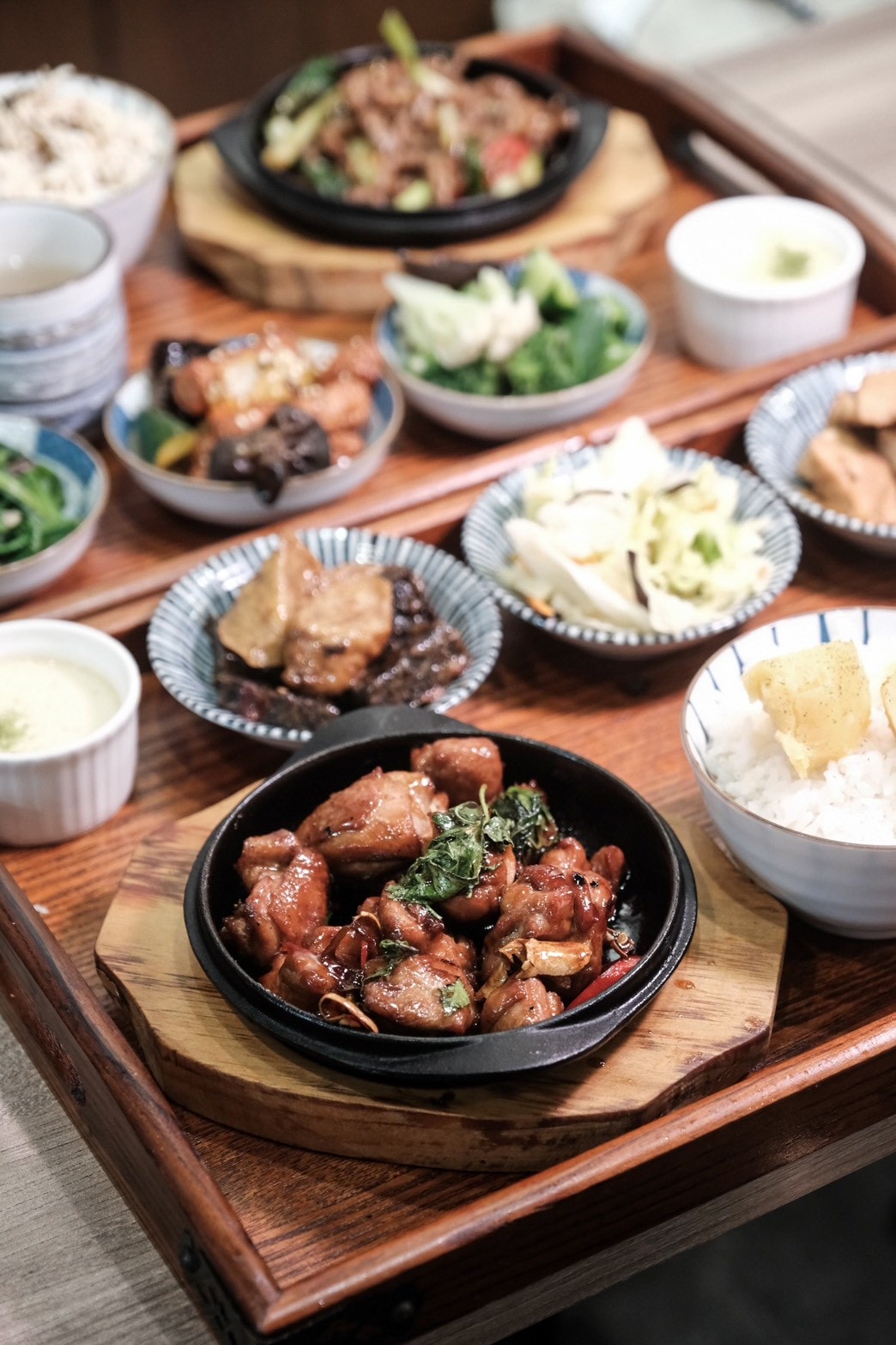 飯香香.灶咖 台北小巨蛋美食.南京三民站美食 每樣都夠水準的台式定食！
