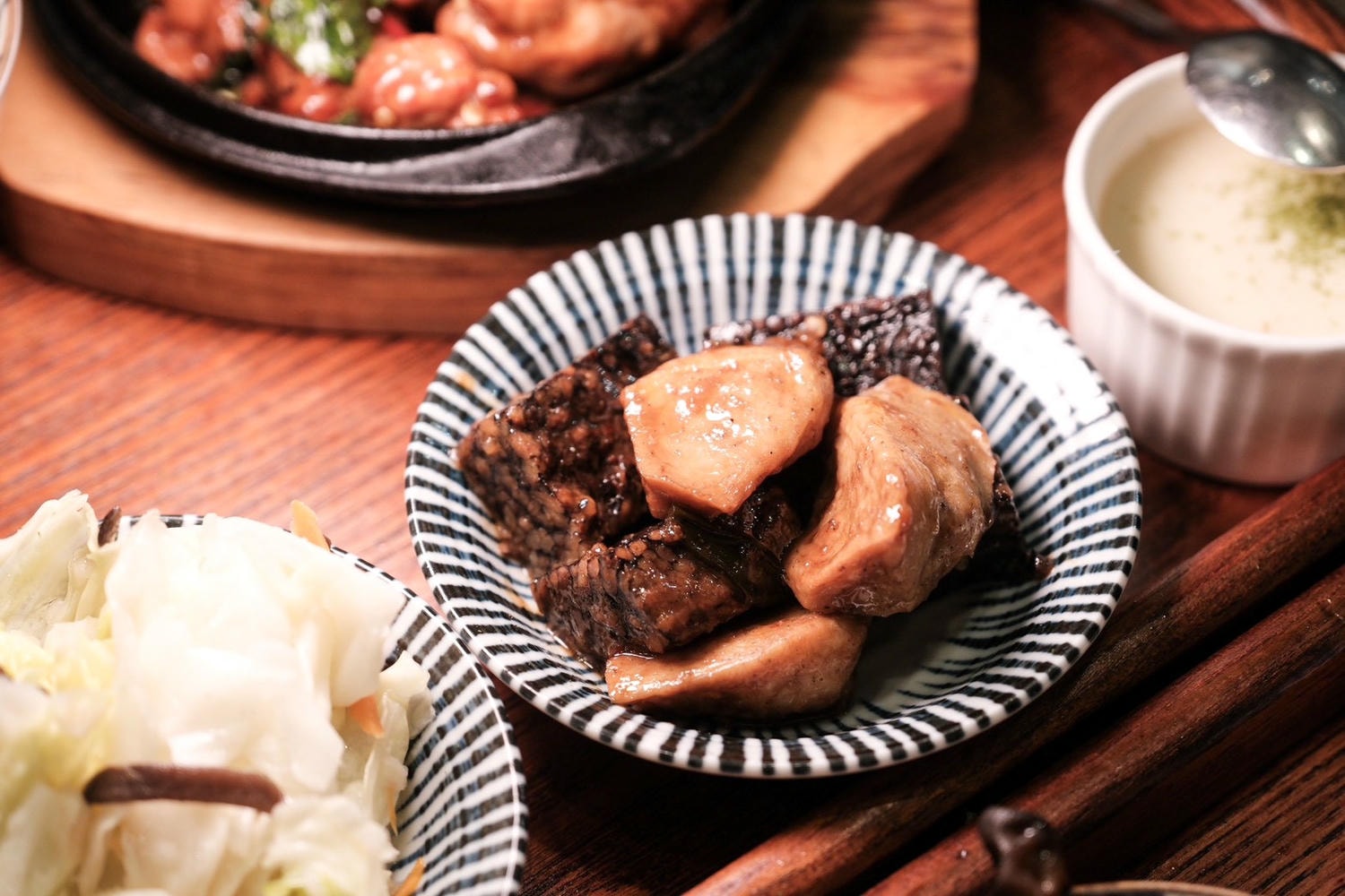 飯香香.灶咖 台北小巨蛋美食.南京三民站美食 每樣都夠水準的台式定食！